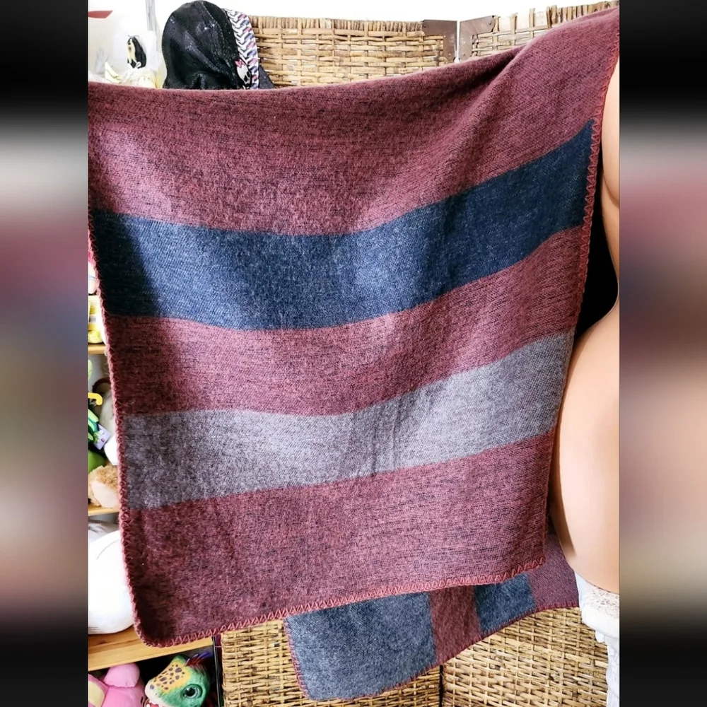 BB Dakota Blue Red Gray Soft Blanket Plaid Oversize Poncho Wrap Shawl One Size - Picture 2 of 5